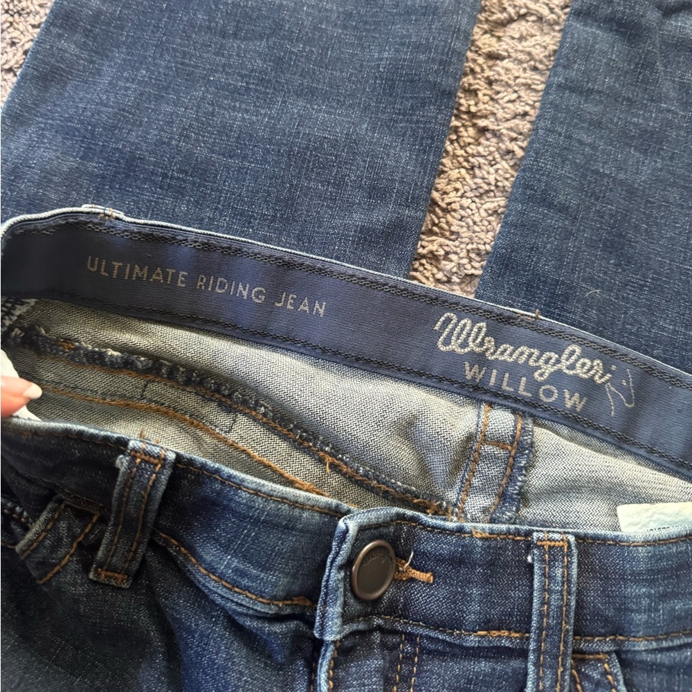 WRANGLER Willow Dark Wash Bootcut Ultimate Riding Jean | Women’s size 9x32 - Picture 4 of 9